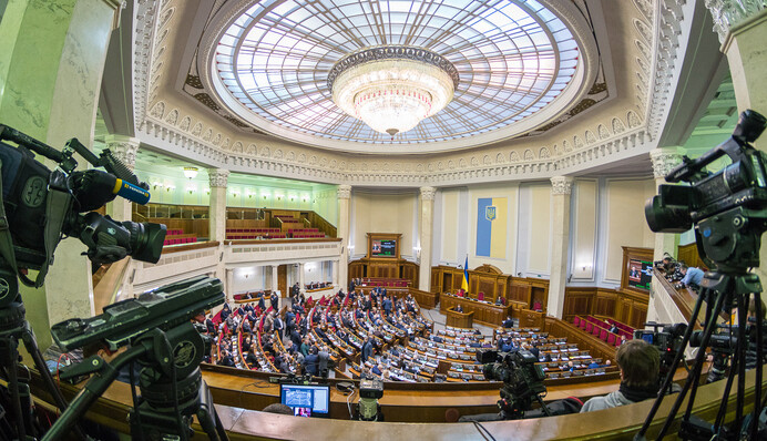 Порошенко став сильнішим, але на вулицях небезпечно: три успіхи і шість провалів української влади