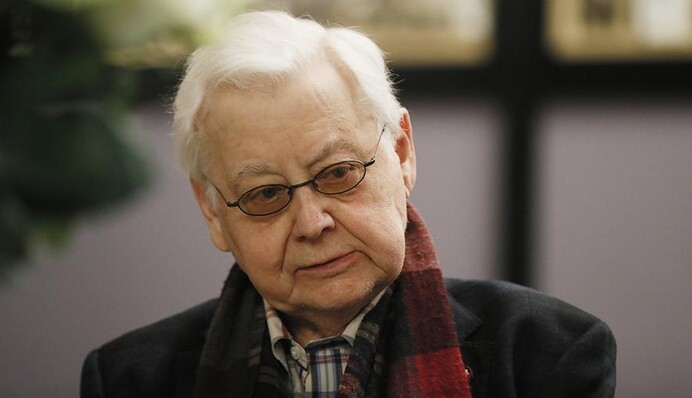 Легендарного российского актера ввели в кому