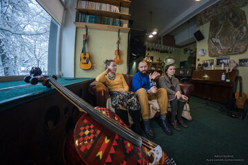 Известные музыканты поделились интересным рассказом о том, как за границей относятся к Украине