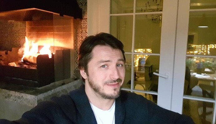 Камин, елка и душ на балконе: Притула похвастался фото своего роскошного дома