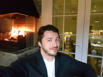 Камин, елка и душ на балконе: Притула похвастался фото своего роскошного дома