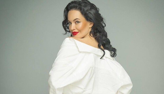 Украинская секс-бомба в новом клипе предстала в образе Мэрилин Монро: опубликовано видео