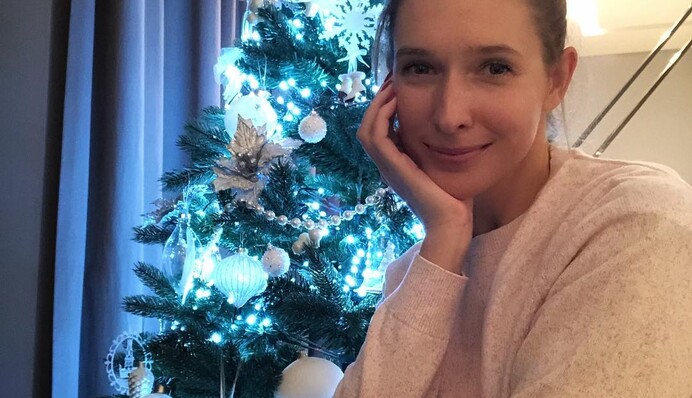 Как украинские звезды готовятся к Новому году: праздничные фото елок