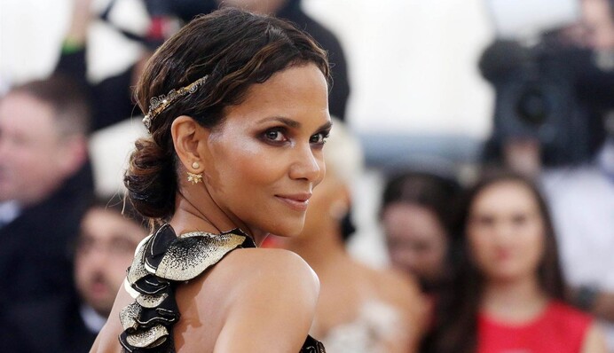 51-летняя голливудская звезда восхитила поклонников фото в купальнике