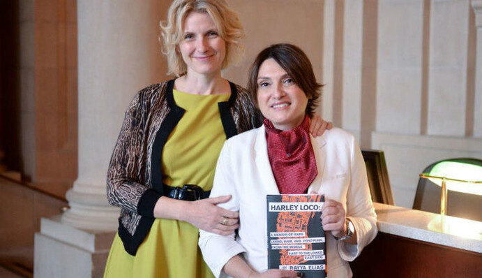 Известная писательница сообщила о смерти возлюбленной, ради которой бросила мужа: опубликовано фото