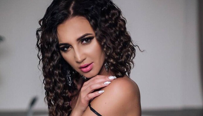 Скандальная российская певица решила стать тренером сборной РФ по футболу: опубликовано фото