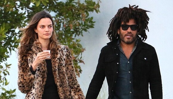 Известный музыкант закрутил роман с моделью Victoria’s Secret