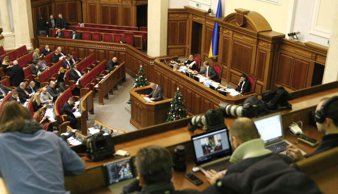 В Раде боятся: депутатов будут лишать иммунитета по схеме Порошенко