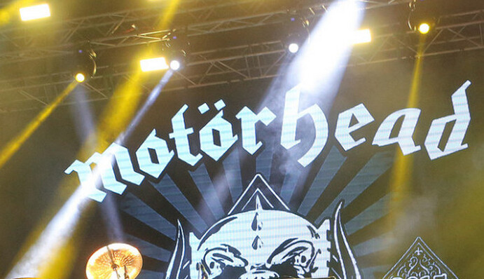 Умер гитарист легендарной рок-группы: фото и биография Эдди Кларка