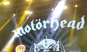 Умер гитарист легендарной рок-группы: фото и биография Эдди Кларка