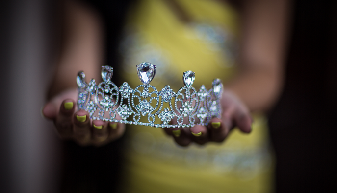 Участница конкурса красоты загорелась на сцене: опубликовано видео