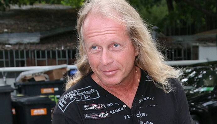 Избили буддисты: российский певец шокировал рассказом о том, как лечился от алкоголизма