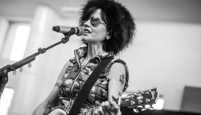 В Ирландии похоронили солистку The Cranberries: опубликованы фото и видео