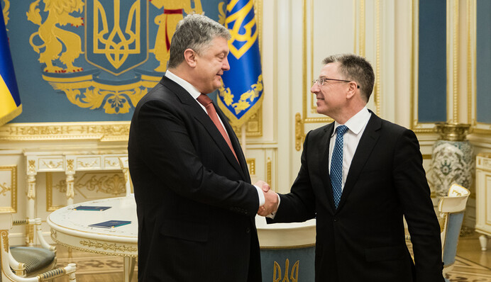 Кілька варіантів: навіщо Волкер приїхав до України