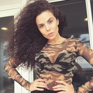 Каменских взволновала поклонников фото в откровенном наряде