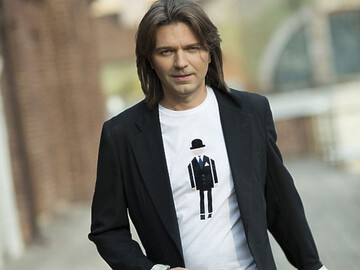 В сети появилось первое фото сына российского певца от суррогатной матери