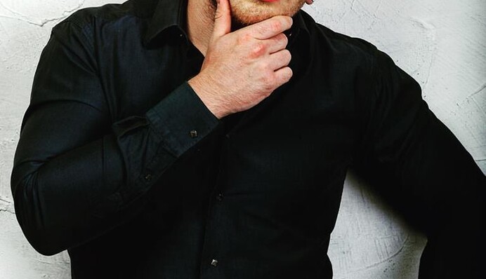 Украинский певец рассказал о домогательствах со стороны российских политиков