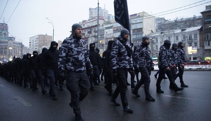 Украинцев хотят заставить ходить строем: полиция не против