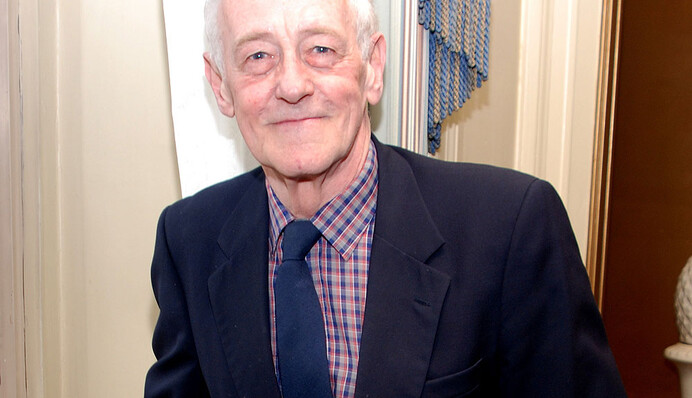 Умер известный американский актер: фото и биография Джона Махони