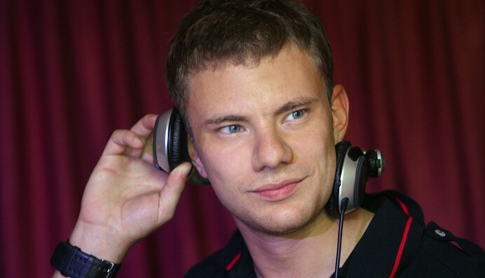 В России сломали челюсть диджею из 