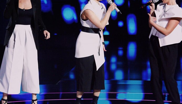 Три сестры заставили танцевать зал на 