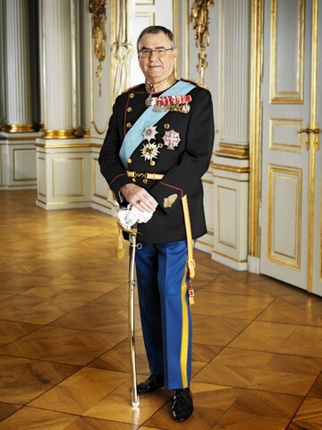 Умер муж королевы Дании: фото и биография принца Хенрика