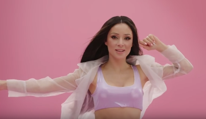 Украинская певица в новом клипе устроила зажигательные танцы: опубликовано видео