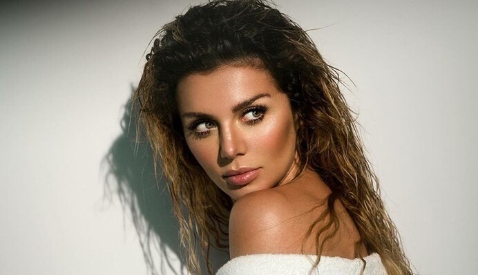 Украинскую певицу заподозрили в романе с российским фотографом: опубликовано фото