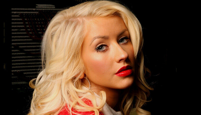 Популярная певица взволновала голыми фото в ванной