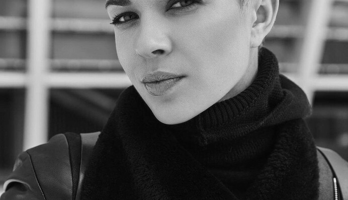 Жена украинского нардепа восхитила сети пикантным фото