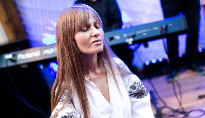 Украинская певица записала эмоциональную песню в память о Небесной Сотне: опубликовано видео