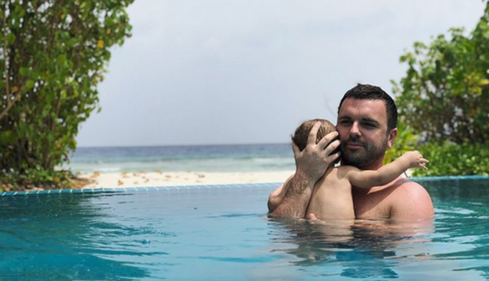 Известный украинский телеведущий похвастался отдыхом с семьей: трогательные фото