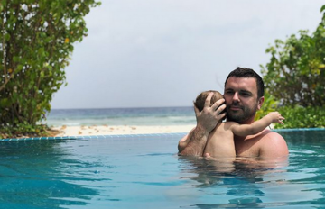 Известный украинский телеведущий похвастался отдыхом с семьей: трогательные фото