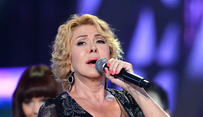 Российская королева шансона разозлила соотечественников танцами на деньгах: опубликовано видео