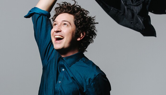 Голый и с шампанским: украинский музыкант отпраздновал победу на YUNA-2018