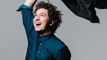 Голый и с шампанским: украинский музыкант отпраздновал победу на YUNA-2018