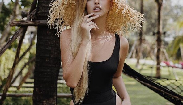 Молодая жена украинского ресторатора похвасталась результатами похудения: фото в купальнике