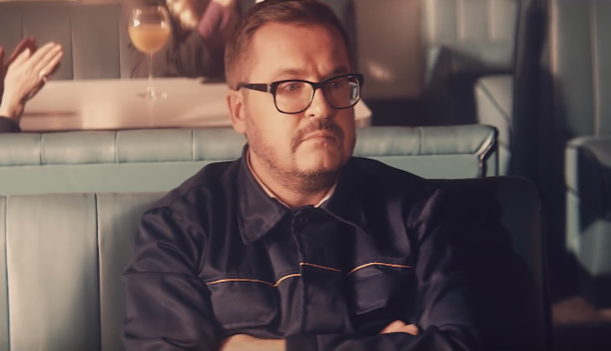 Украинский певец снял в новом клипе российскую актрису: опубликовано видео