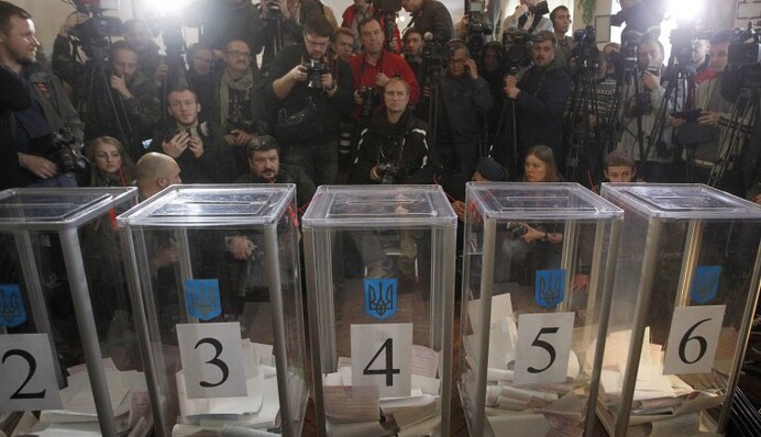 В Порошенка вже вигадали, як зберегти йому владу: багато що вирішиться до осені