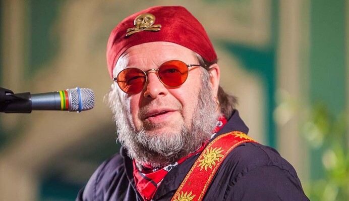 Легендарный российский рокер попал в реанимацию: появились первые подробности