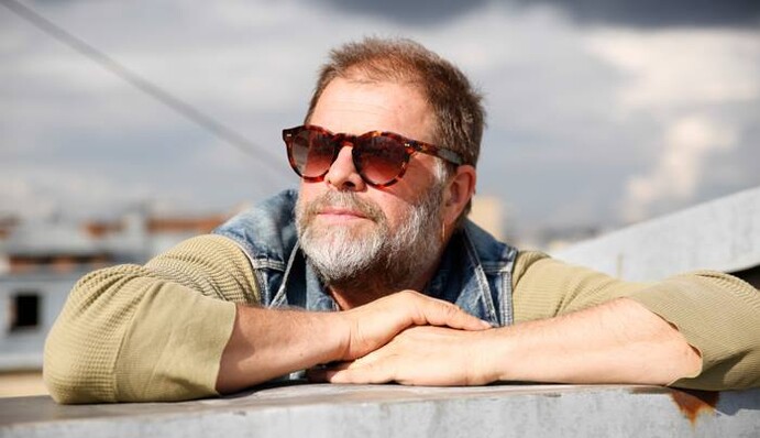 Легендарный российский рокер отменил концерты из-за тяжелой болезни