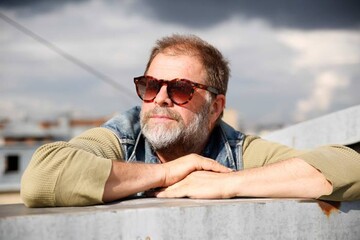 Легендарный российский рокер отменил концерты из-за тяжелой болезни