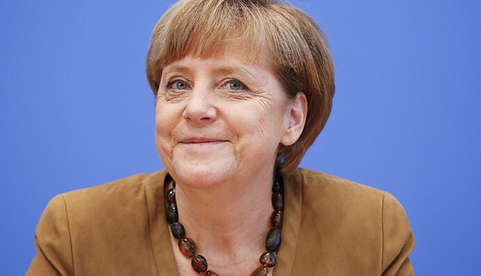 Во Франции создали статую голой Меркель: опубликовано фото