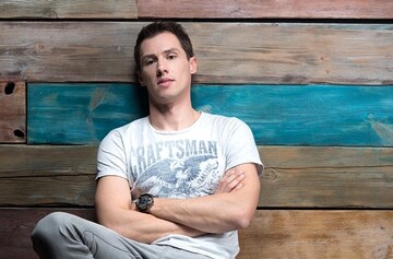 Известный российский актер попал в серьезное ДТП: опубликовано фото