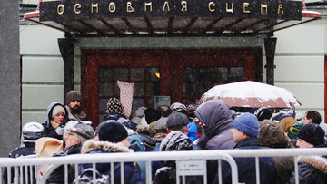 Гроб с телом Табакова взяли под усиленную охрану: опубликовано видео