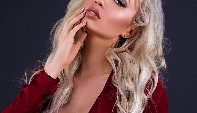 В России разгорается скандал вокруг публичного рукоблудия певицы и шоумена: опубликовано видео