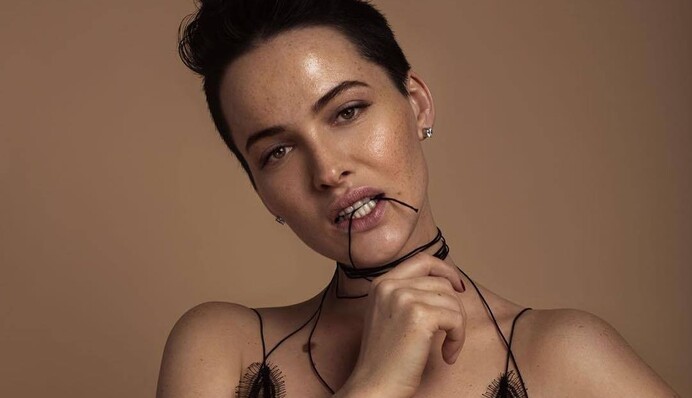 Золотая девочка: украинская певица восхитила сети пикантными фото