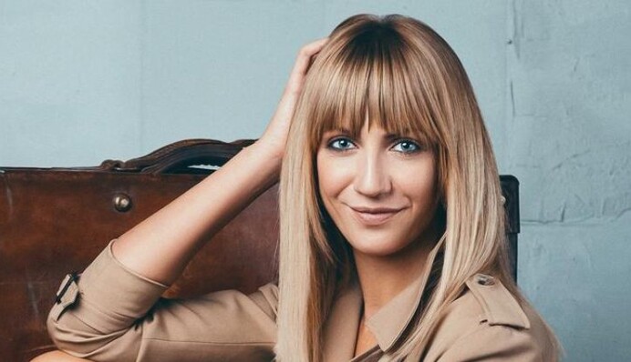 Популярная украинская телеведущая пришла на эфир в купальнике: горячее фото