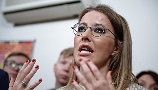 Огромный беременный живот: Собчак заинтриговала фото в купальнике