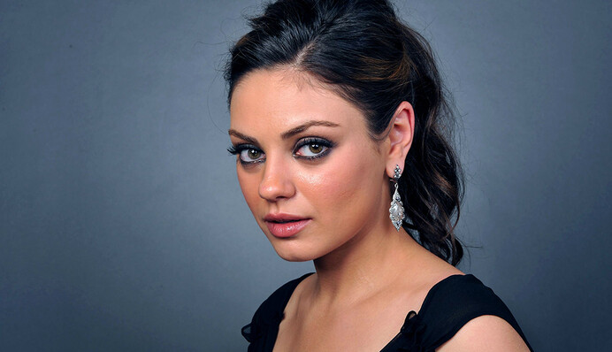 СМИ сообщили о третьей беременности голливудской звезды из Украины